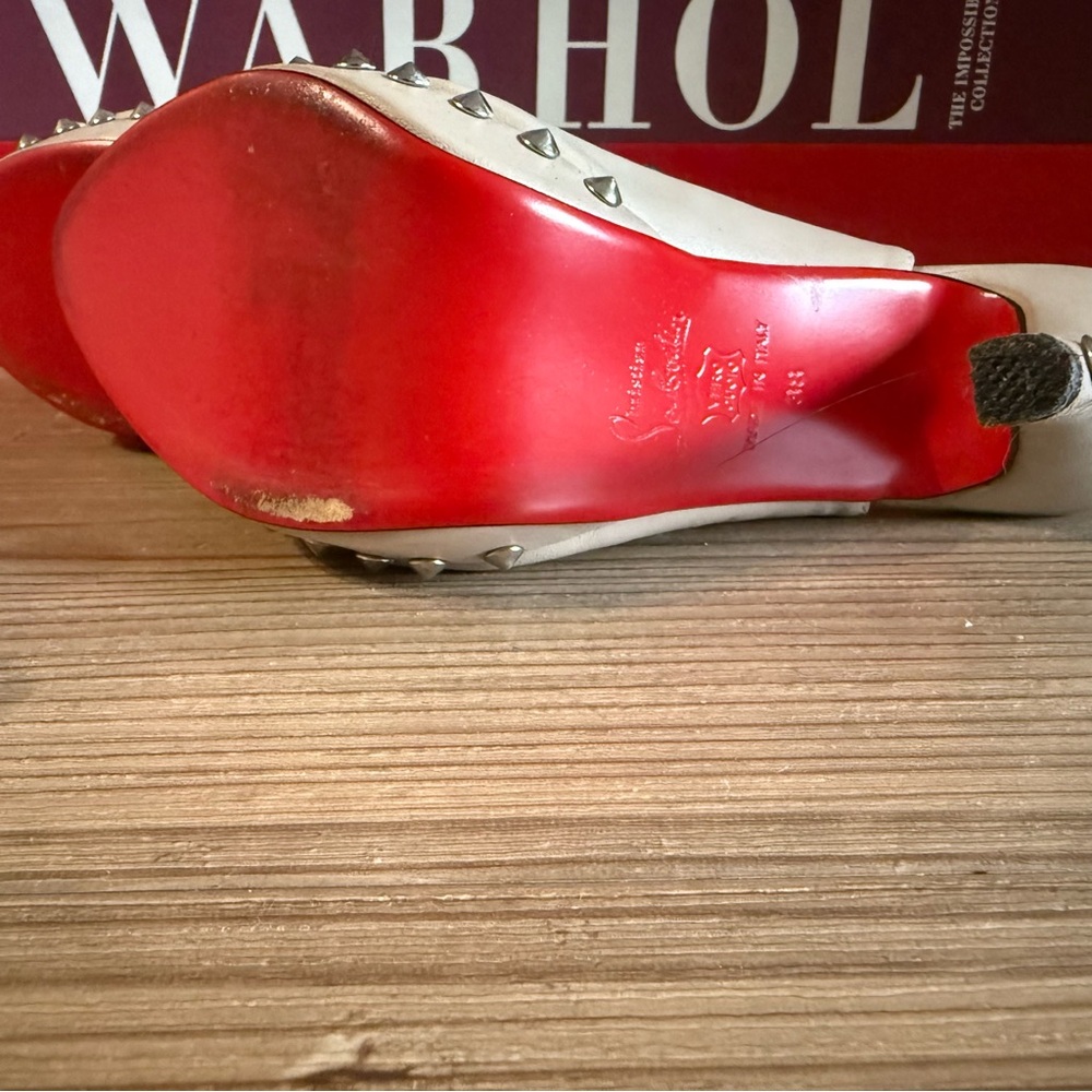 Christian Louboutin Red Sole with Beige Upper - Picture 3 of 7